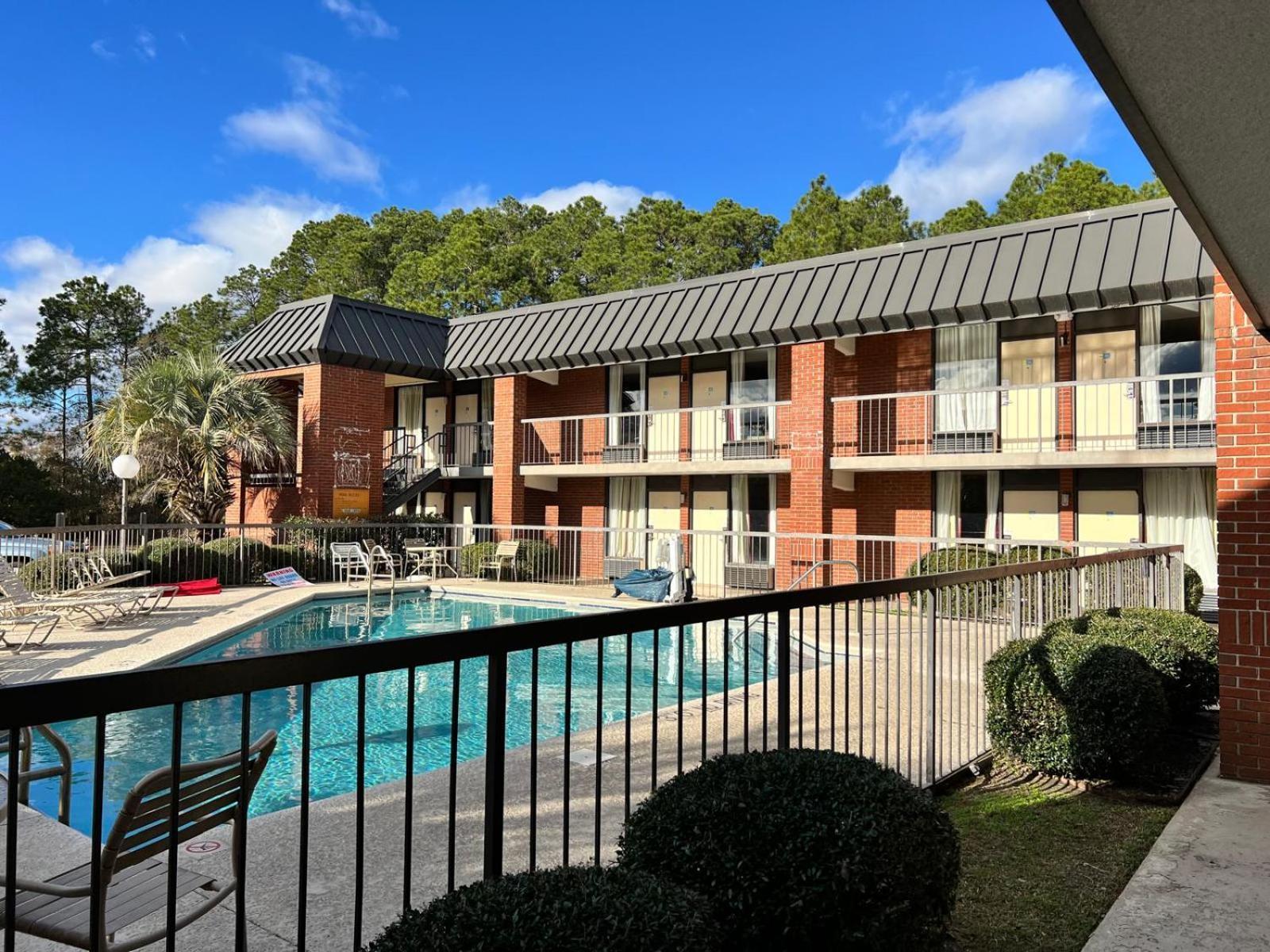 Days Inn By Wyndham Statesboro Exterior photo