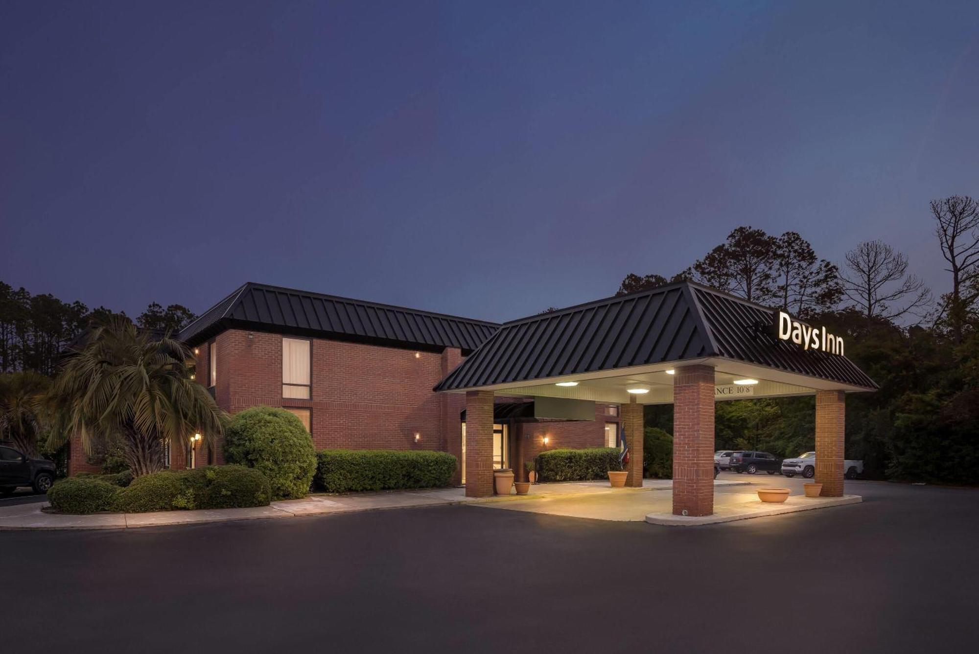 Days Inn By Wyndham Statesboro Exterior photo